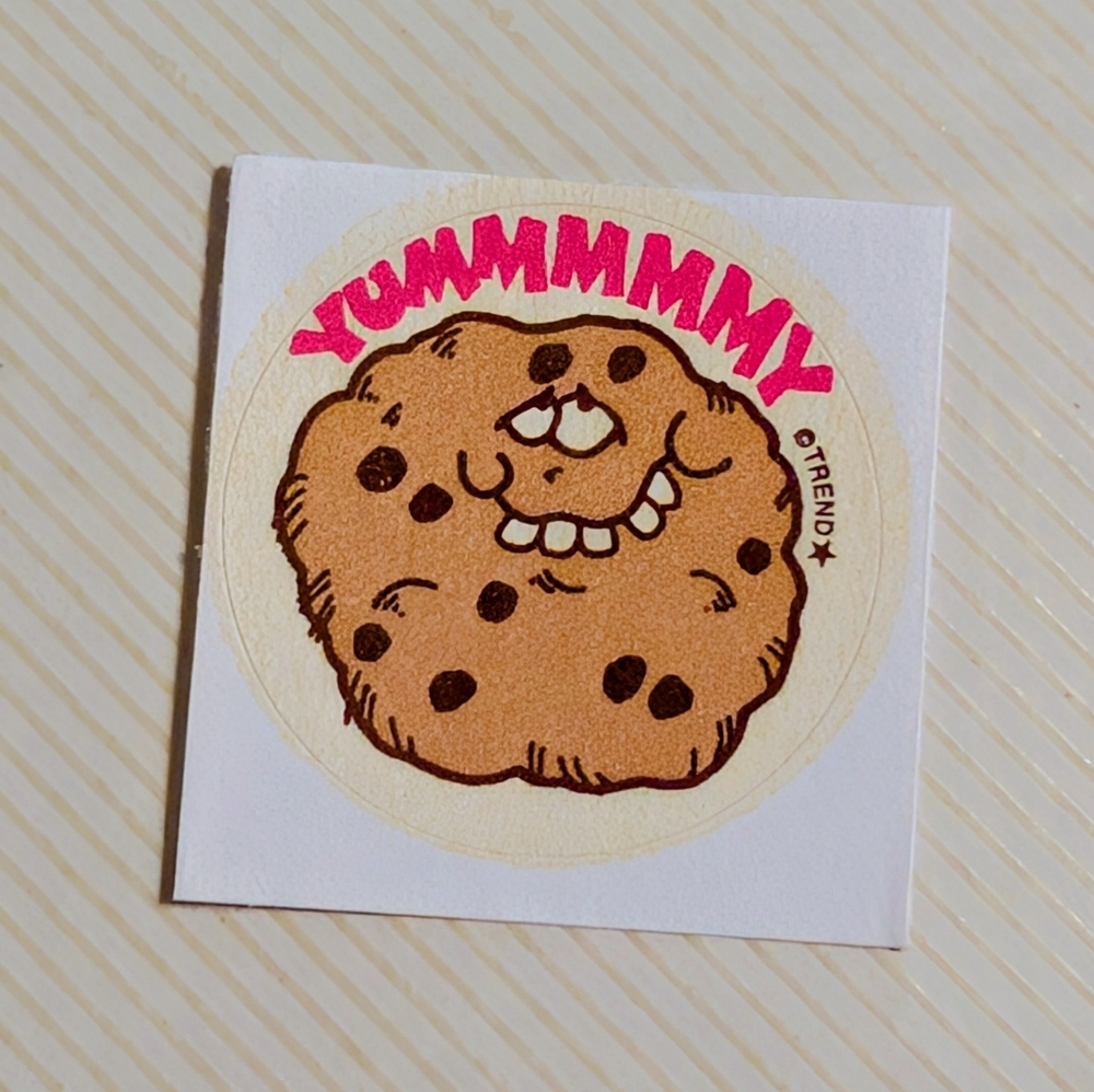 10/$25 Chocolate Chip Cookie "Yummmmy" Scratch & Sniff Retro Sticker